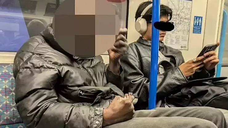 Metroda Akılalmaz Görüntü: Kalabalığın Ortasında Utanmazca Madde Kullandı