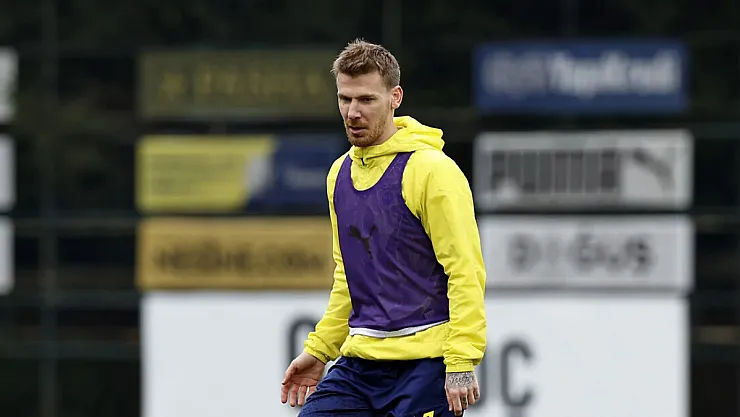 Serdar Aziz'in Temsilcisinden Net Açıklama: 'Futbolu Bırakmıyor!'