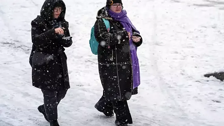 Ankara'da Eğitime 1 Gün Ara: Kar Yağışı ve Fırtına Nedeniyle Okullar Tatil Edildi