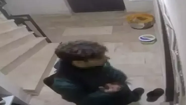 17 Yaşındaki Saldırgan Sevgilisini Bıçakladığı, Annesini Öldürdüğü Eve Böyle Girmiş