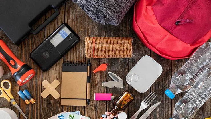 Deprem Çantası İçinde Neler Olmalı? Hayat Kurtaran Hazırlık Rehberi