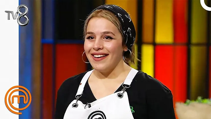 Masterchef'te Kadın Yarışmacıların Rekabeti Tüm Türkiye'de Olay Oldu! Fatma Nur Uçar ve Büşra Zambak Arasındaki Olaylara 'Kadının Düşmanı Kadın' Yorumu Geldi!