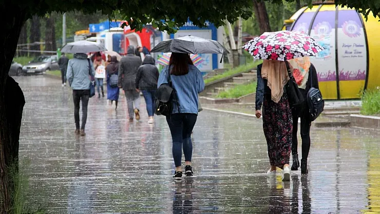 Herkes tedbirini alsın! Sağanak ve sel uyarıları peş peşe gelmeye başladı! İstanbul ve diğer 11 il için meteorolojiden turuncu kodlu uyarı