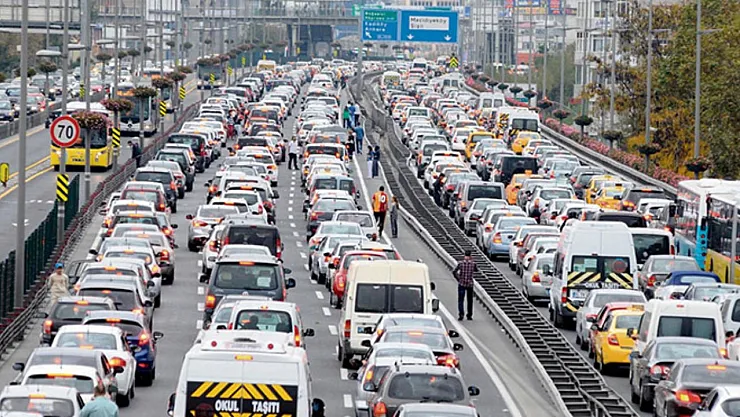 Trafikte Yeni Düzenlemeler Yürürlüğe Girdi! Bu Kurallara Uymayanlar Ceza Alacak