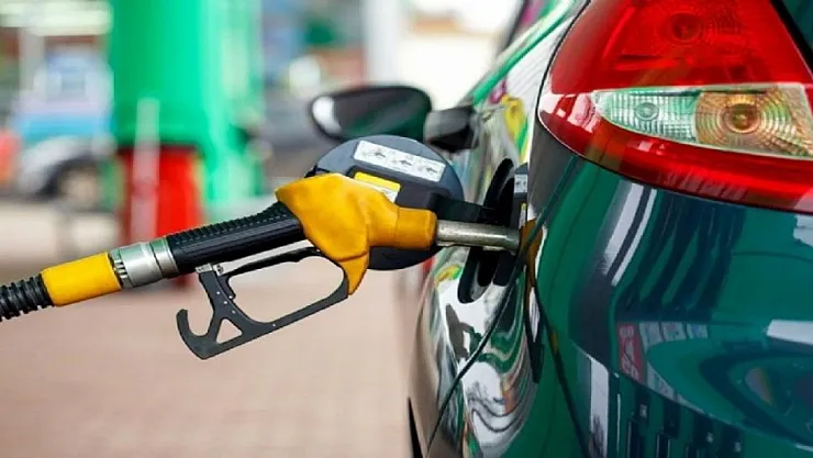 Akaryakıta yeni zam yolda: Benzin 50 TL'yi, Motorin 51 TL'yi aşıyor