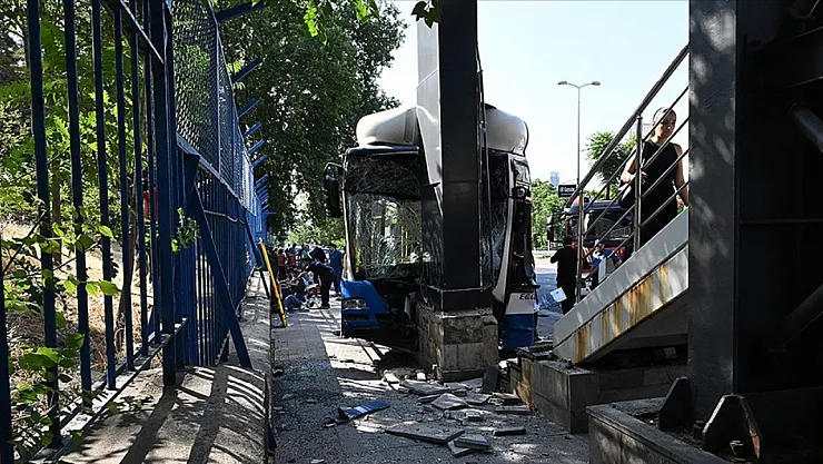 Ankara'da belediye otobüsü kazası: 20 kişi yaralandı