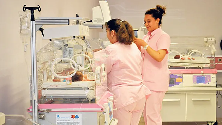 Ebe ve Hemşirelerden maaş kesintisine tepki: 'Sağlık sistemi aksar'