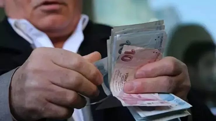 En düşük emekli maaşına zam gelecek mi? AK Parti'den açıklama