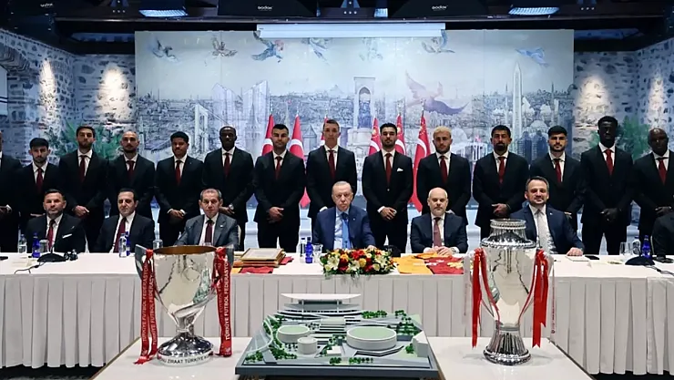 Galatasaray, Cumhurbaşkanı Erdoğan'ı ziyaret etti