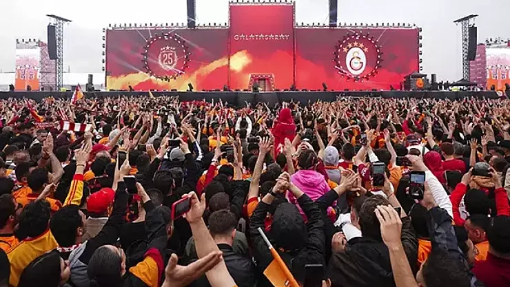 Galatasaray'dan büyüleyici şampiyonluk töreni