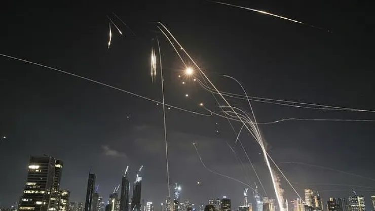 İran'dan Hayfa'ya füze saldırısı: İsrail liman kentinde büyük patlama!