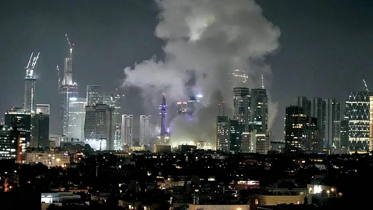 İran füzeleri Hayfa'yı vurdu: Yangın çıktı, dört kişi yaralandı