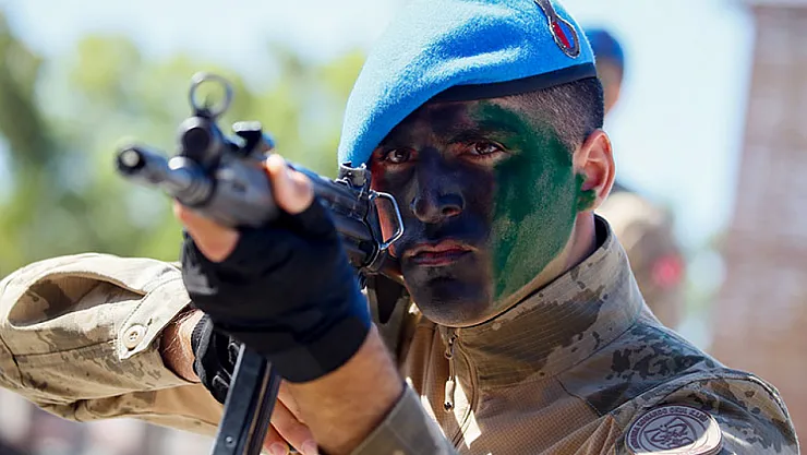 Komando olmak için ne gerekli?