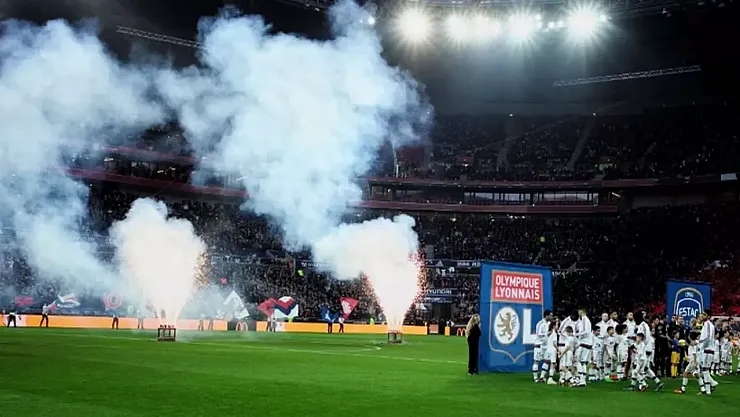 Lyon, borç çıkmazı nedeniyle Ligue 2'ye düşürüldü