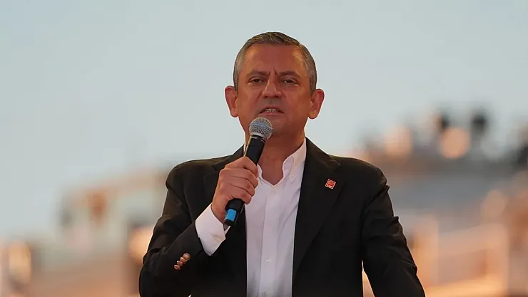 Özgür Özel'den İzmir'de iktidara eleştiriler: 'Silivri, toplama kampına dönüştü'