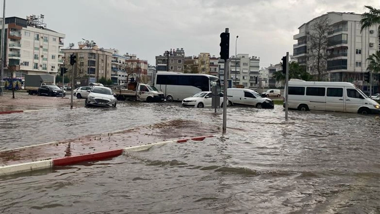 antalya-sel-felaketi-4.webp