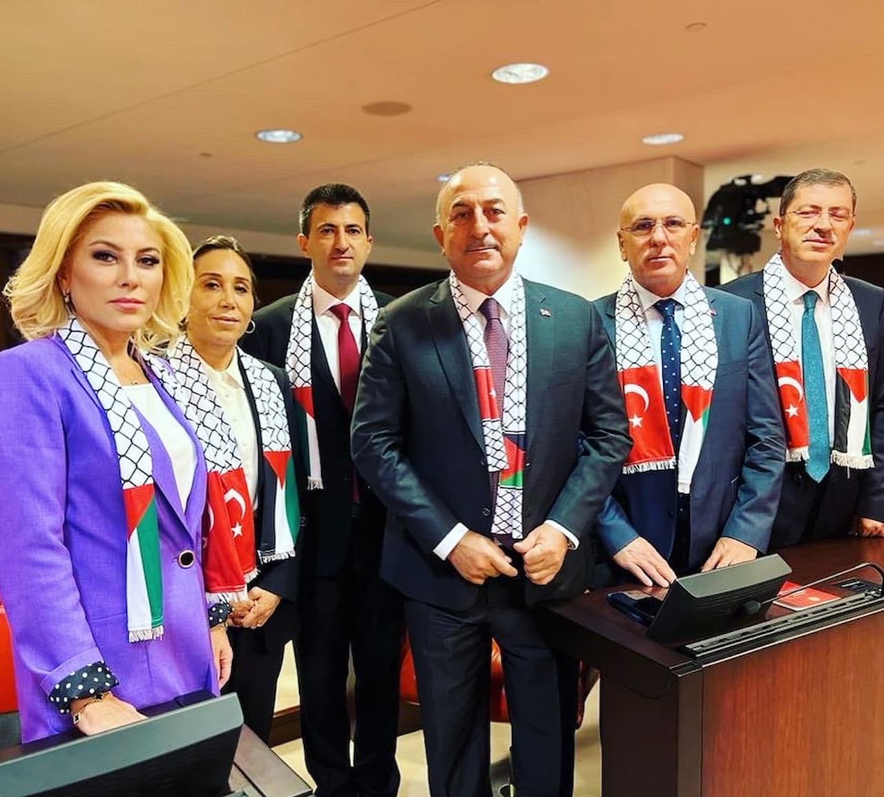 akp-izmir-milletvekili-sebnem-bursali-2.jpg