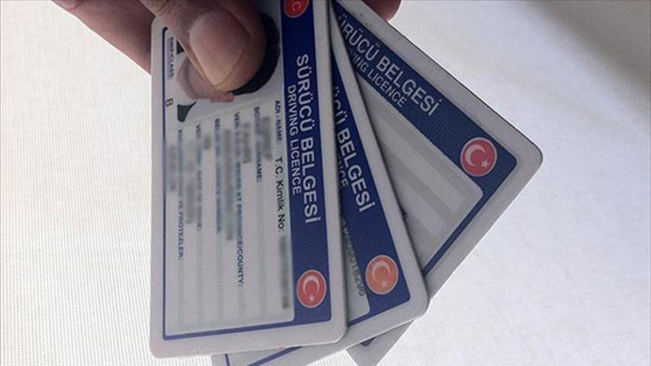 eski-tip-ehliyet-yenileme-son-tarih-nedir-o-tarihe-kadar-yenilemeyene-18-bin-679-tl-ceza-uygulanacak-17428140034959.jpg