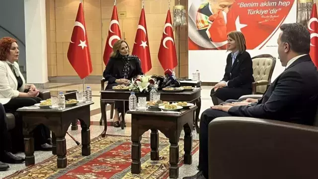 tarihte-bir-ilk-mhp-ve-dem-parti-arasinda-18486346-2495-m.webp