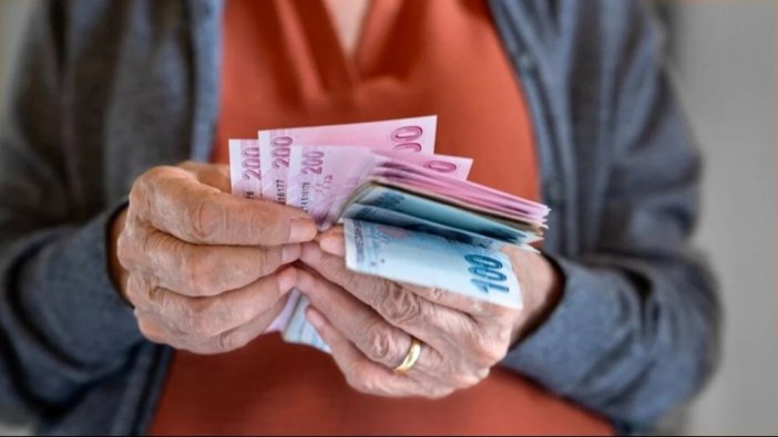 emekliye-bayram-hediyesi-1000-tl-ikramiye-farki-yatiyor.jpg