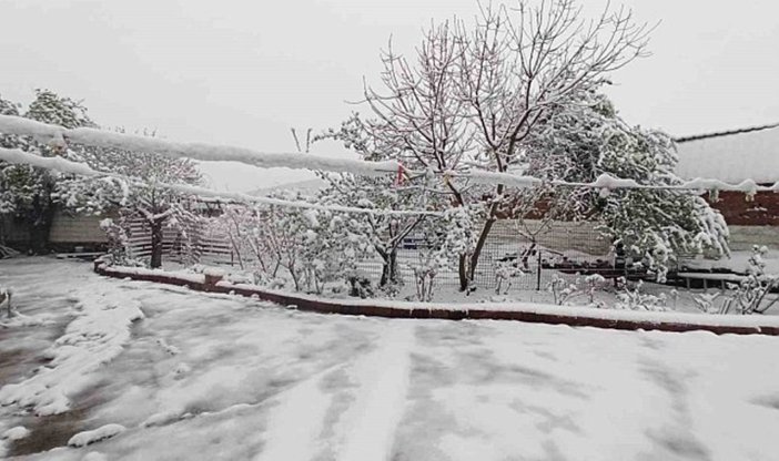 trakyada-bahar-dondu-nisan-gecesi-kar-basti.jpg