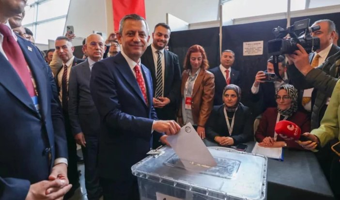 chp-kurultayinda-sok-muhalefet-genel-merkezi-sarsiyor-001.jpeg
